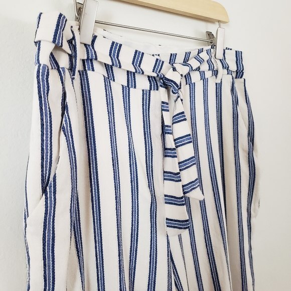 BCBGeneration Pants 8 White & Blue Striped Woven Striaght Leg Business Casual - Picture 5 of 7